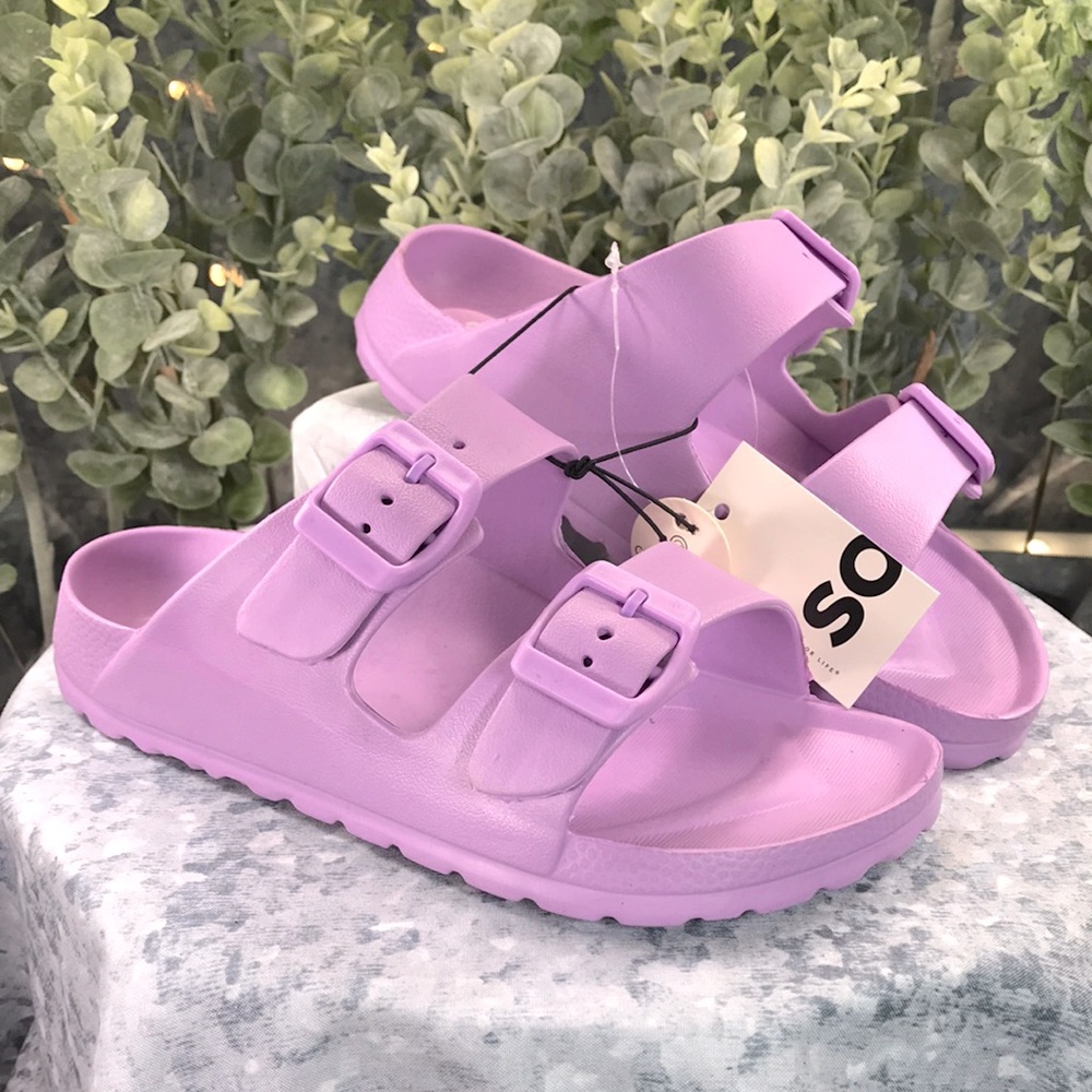 SO Jessiee Lilac 2-Band Buckle Foam Rubber Sandals Girl’s 2/3L ☀️NEW in Bag☀️